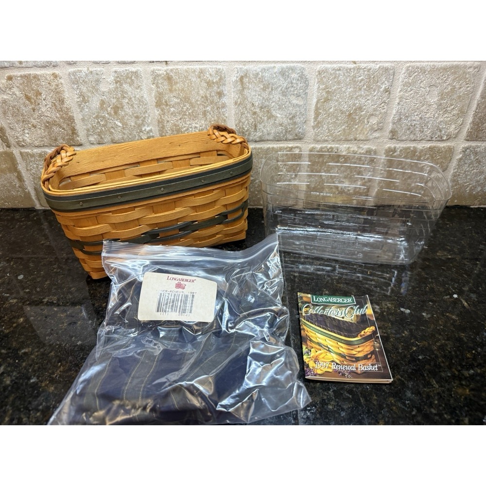 Longaberger 1997 Collectors Club Renewal Basket w/ Liner, Protector & Box